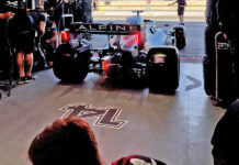 Pedal-to-the-floor for interlocking looselay system r-tek